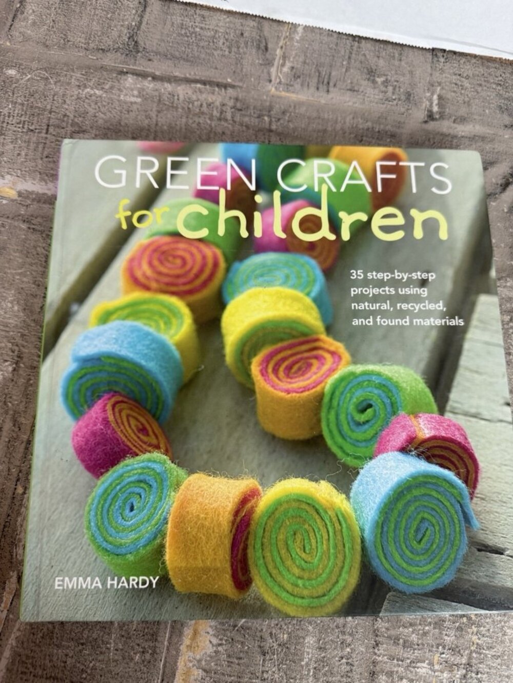 Green Crafts for Children: 35 Step-by-Step Projects Using Natural, Recycl - GOOD